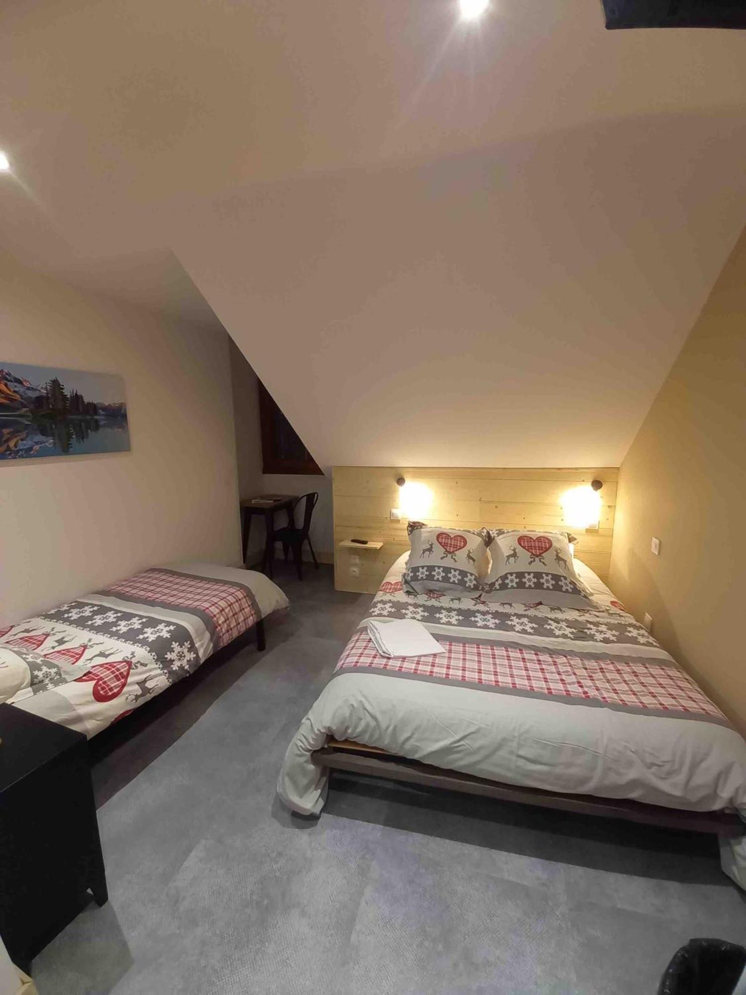 Auberge Le Vieux Chaillol Saint-Michel-de-Chaillol Номер фото